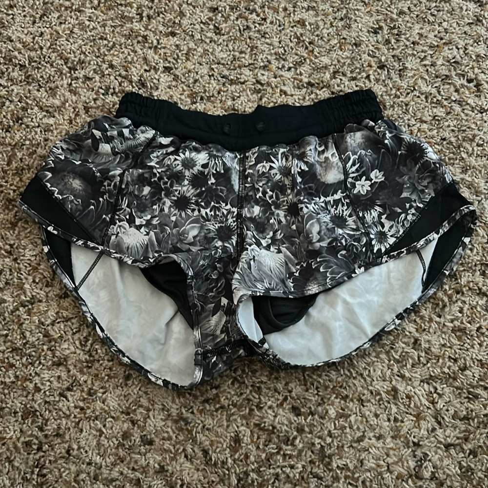 Lululemon Hotty hot shorts size 4
